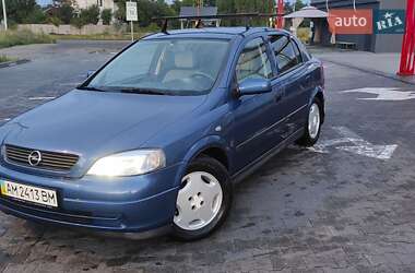 Хэтчбек Opel Astra 2002 в 