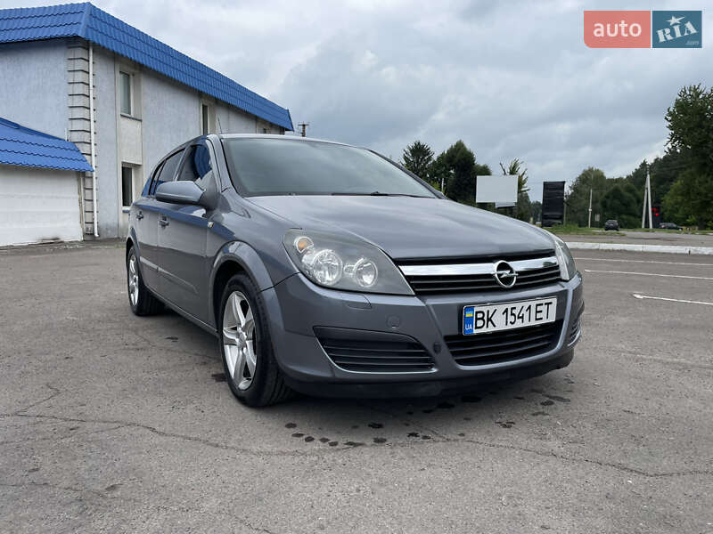 Хэтчбек Opel Astra 2006 в Радивилове
