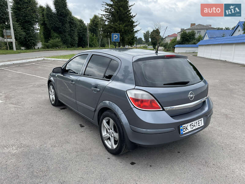 Хэтчбек Opel Astra 2006 в Радивилове