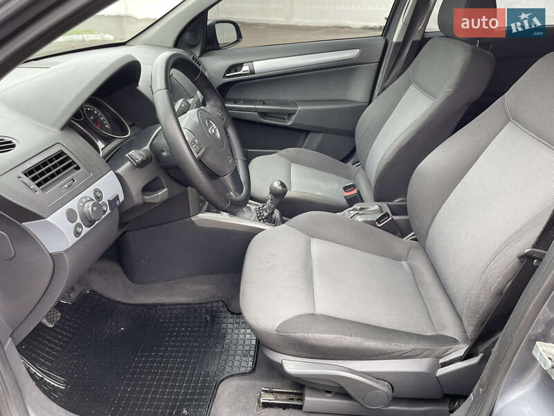 Хэтчбек Opel Astra 2006 в Радивилове