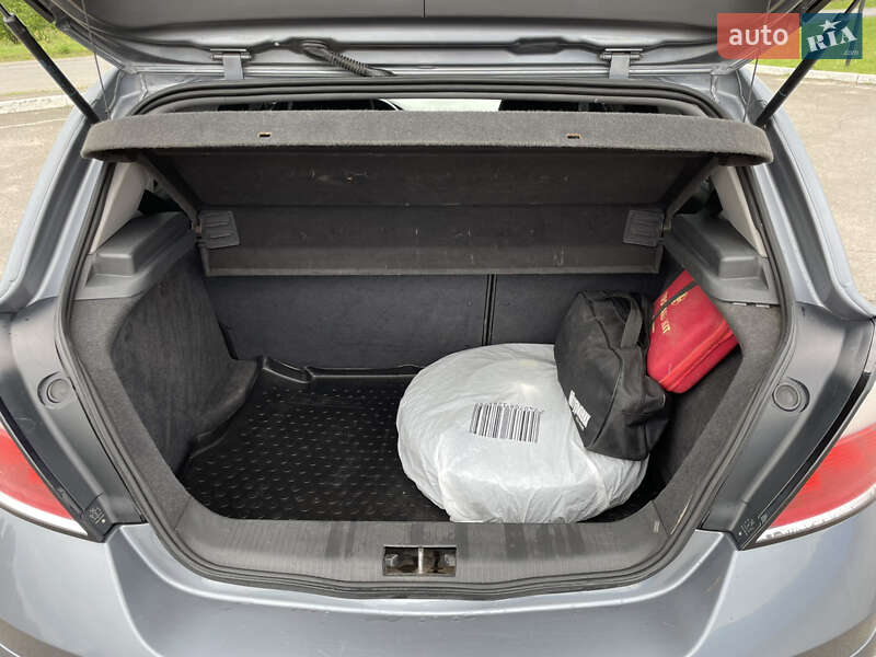 Хэтчбек Opel Astra 2006 в Радивилове