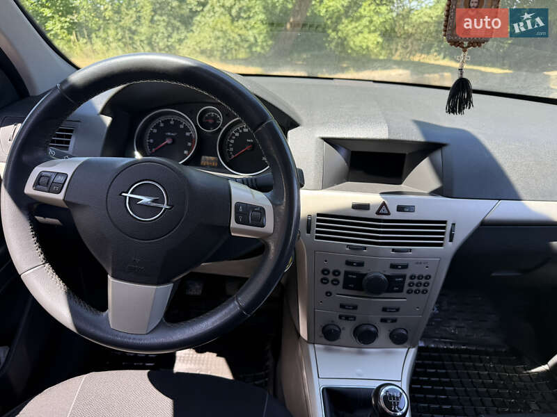 Универсал Opel Astra 2007 в Ивано-Франковске