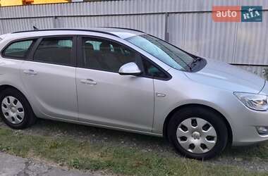 Универсал Opel Astra 2012 в 