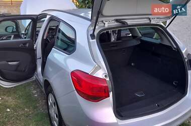 Универсал Opel Astra 2012 в 