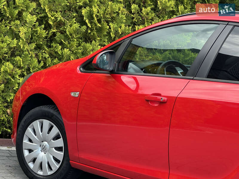 Універсал Opel Astra 2013 в Стрию