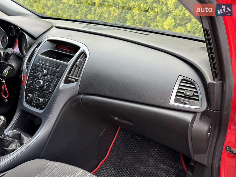 Універсал Opel Astra 2013 в Стрию