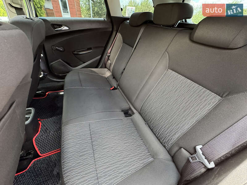 Універсал Opel Astra 2013 в Стрию