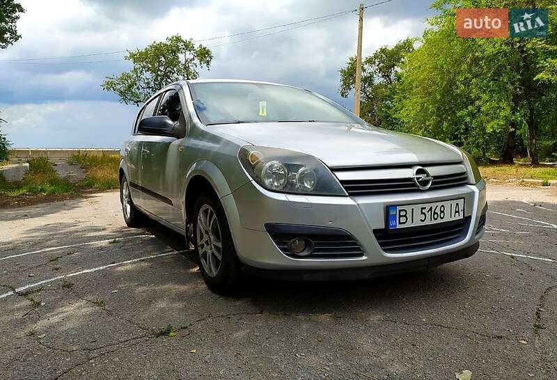 Хэтчбек Opel Astra 2004 в 