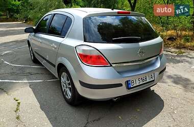 Хэтчбек Opel Astra 2004 в 