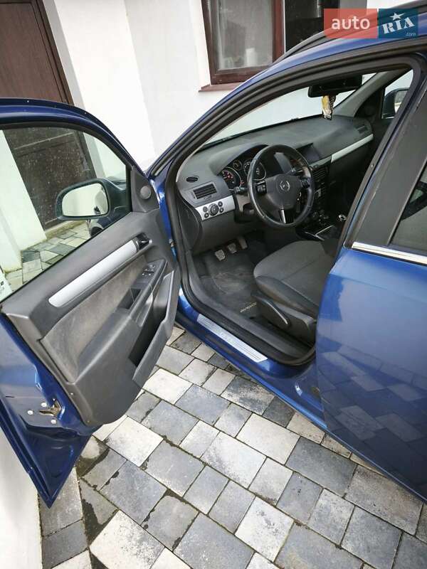 Универсал Opel Astra 2010 в Изяславе