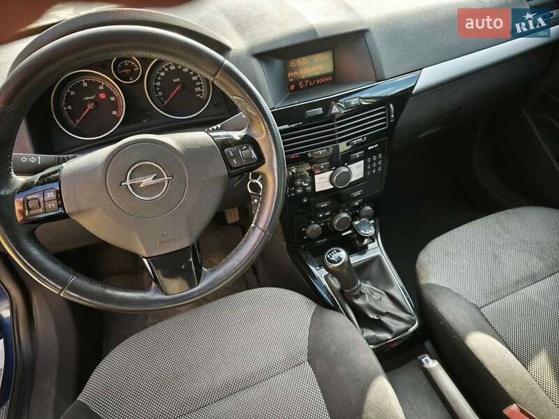 Универсал Opel Astra 2010 в Изяславе