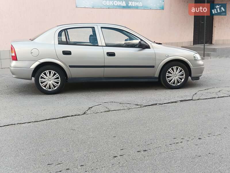 Седан Opel Astra 2008 в Новому Бузі