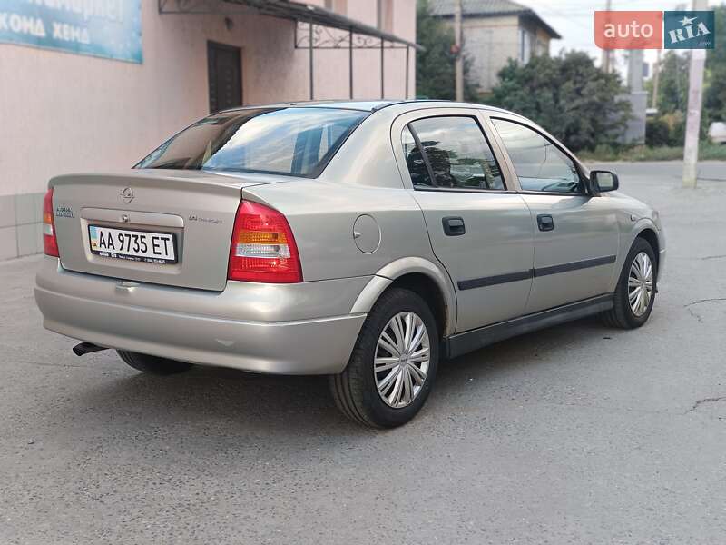 Седан Opel Astra 2008 в Новому Бузі