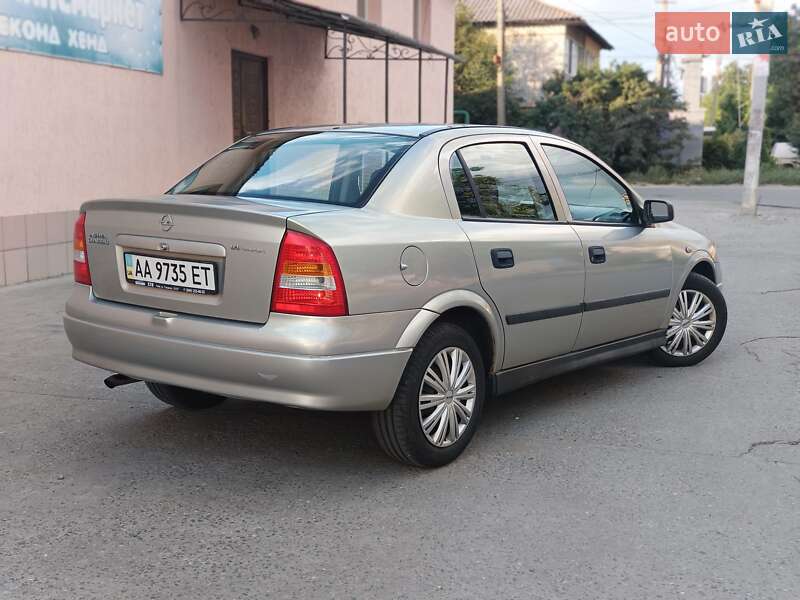 Седан Opel Astra 2008 в Новому Бузі