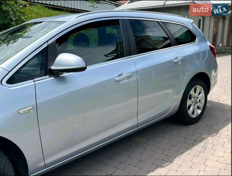 Універсал Opel Astra 2014 в Косові
