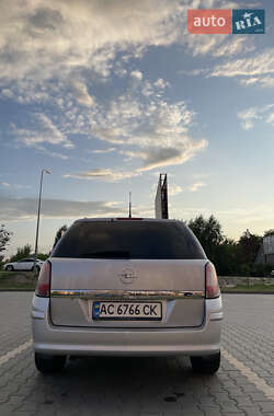 Универсал Opel Astra 2010 в 