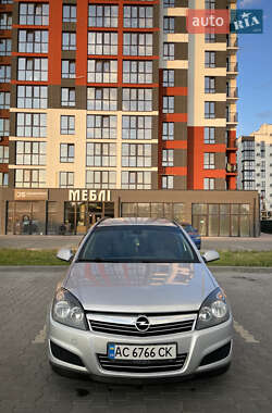Універсал Opel Astra 2010 в Луцьку