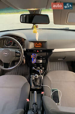 Универсал Opel Astra 2010 в 