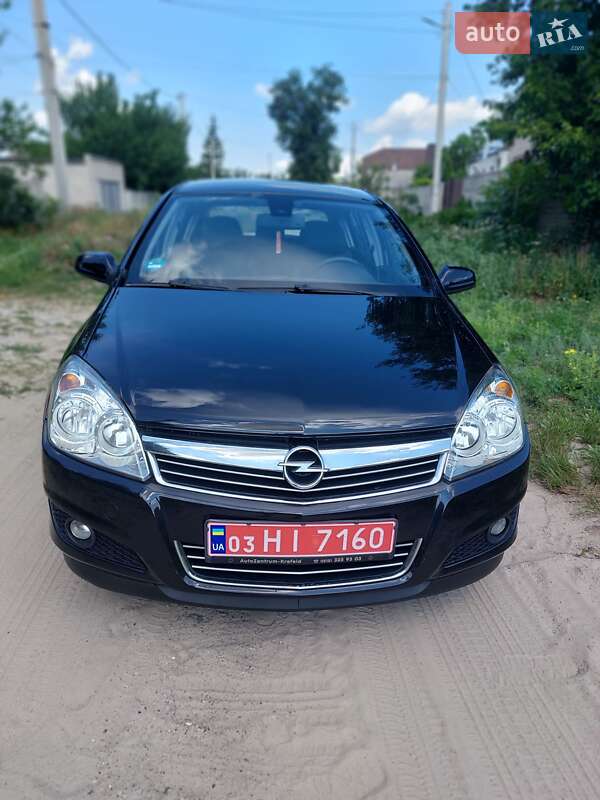 Хэтчбек Opel Astra 2007 в 