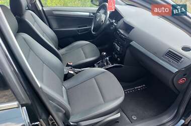 Хэтчбек Opel Astra 2007 в 