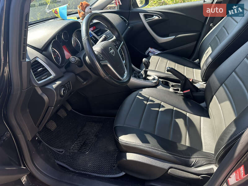 Универсал Opel Astra 2011 в Луцке