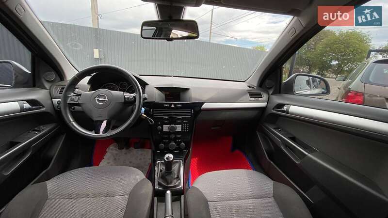Універсал Opel Astra 2010 в Луцьку