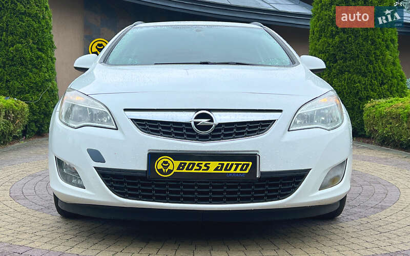 Универсал Opel Astra 2012 в Львове
