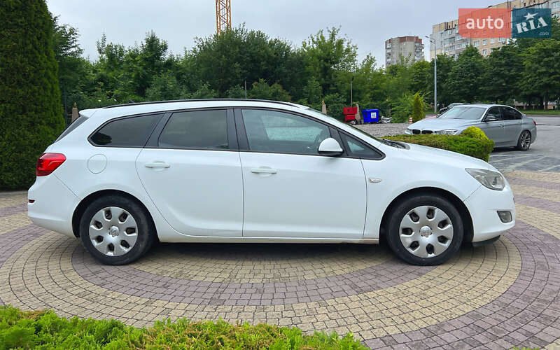 Универсал Opel Astra 2012 в Львове