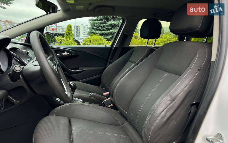 Универсал Opel Astra 2012 в Львове
