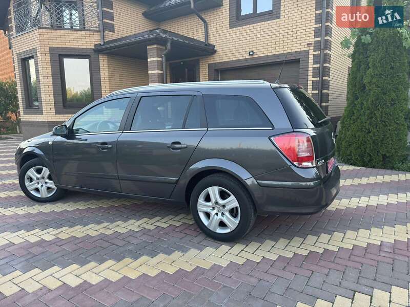 Универсал Opel Astra 2010 в Виннице
