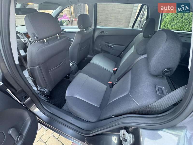 Универсал Opel Astra 2010 в Виннице