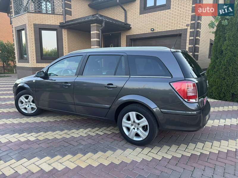 Универсал Opel Astra 2010 в Виннице
