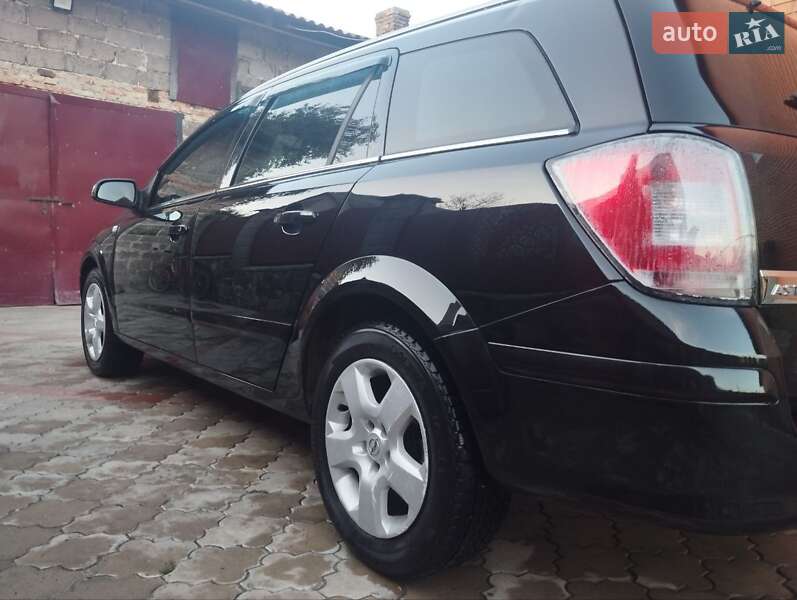 Универсал Opel Astra 2006 в Ровно