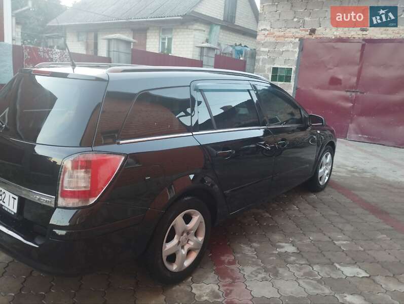 Универсал Opel Astra 2006 в Ровно