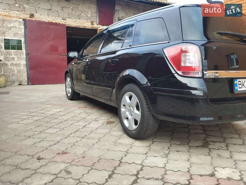 Универсал Opel Astra 2006 в Ровно