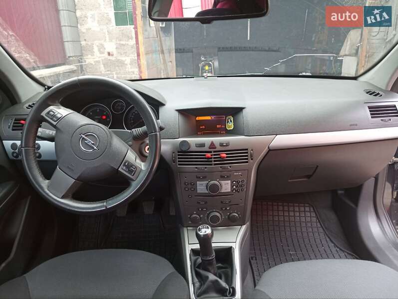 Универсал Opel Astra 2006 в Ровно