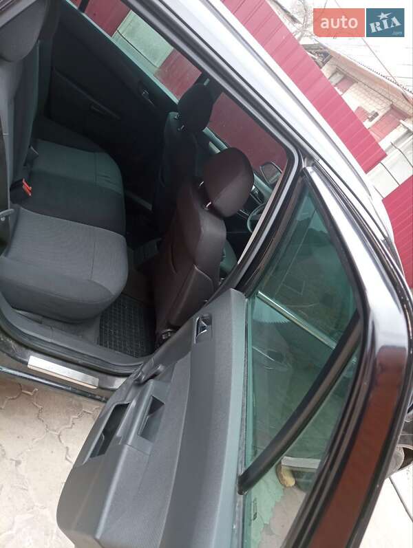 Универсал Opel Astra 2006 в Ровно