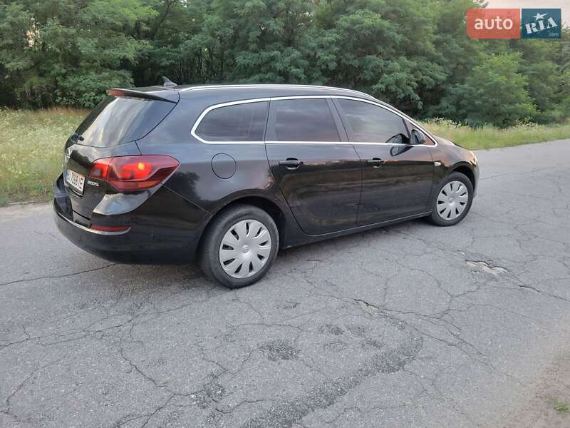 Універсал Opel Astra 2012 в Кременчуці