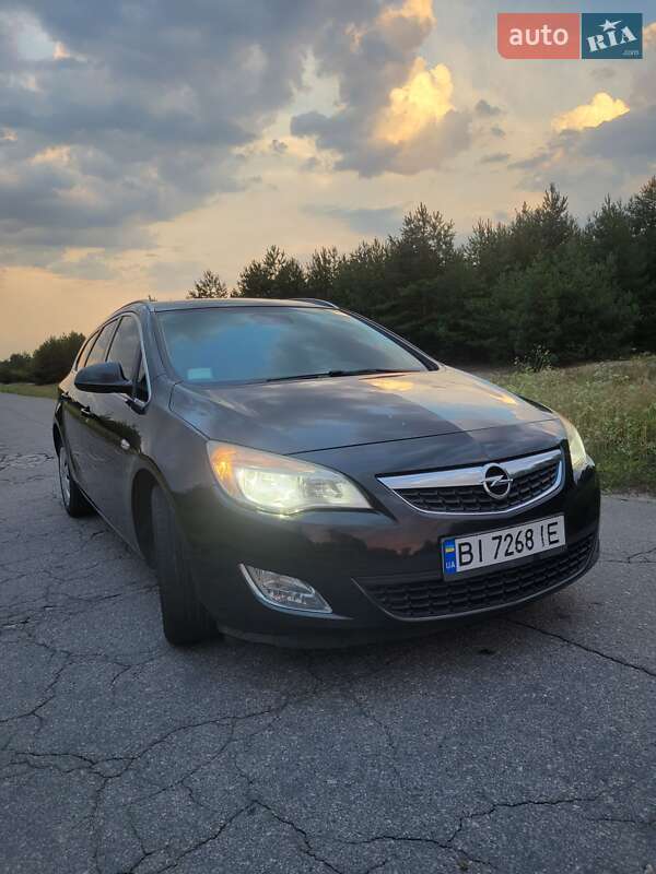 Універсал Opel Astra 2012 в Кременчуці