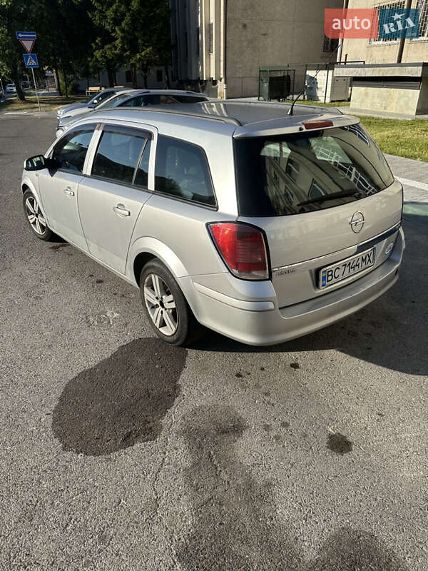 Универсал Opel Astra 2006 в Львове