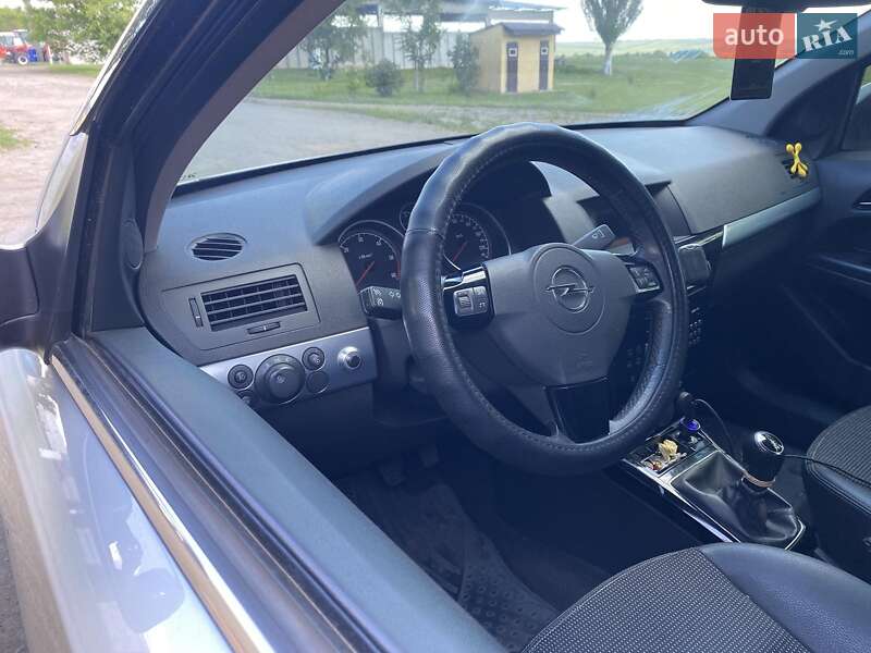 Універсал Opel Astra 2009 в Первомайську
