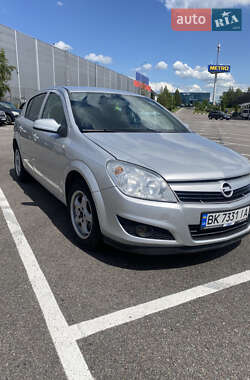 Хэтчбек Opel Astra 2008 в Ровно