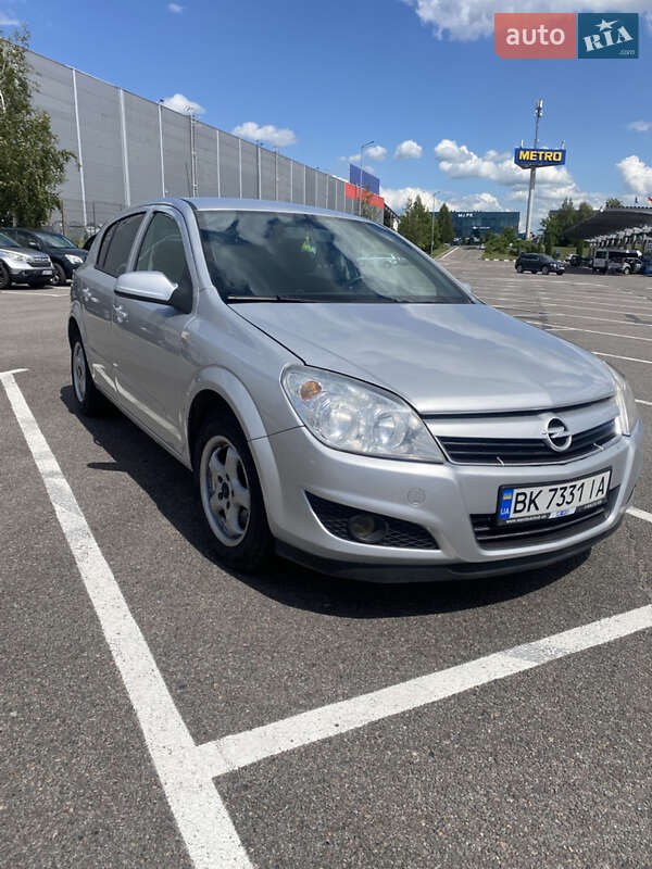 Хетчбек Opel Astra 2008 в 