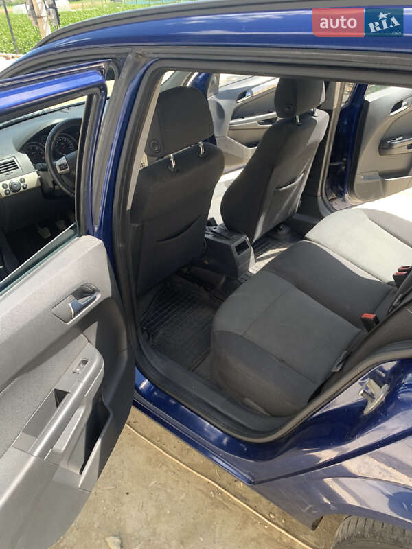 Универсал Opel Astra 2007 в Дублянах