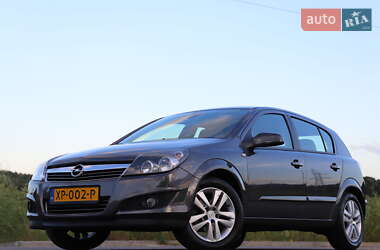Хэтчбек Opel Astra 2010 в 