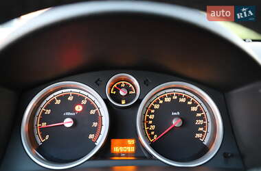 Хэтчбек Opel Astra 2010 в 