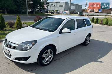 Універсал Opel Astra 2012 в Тернополі