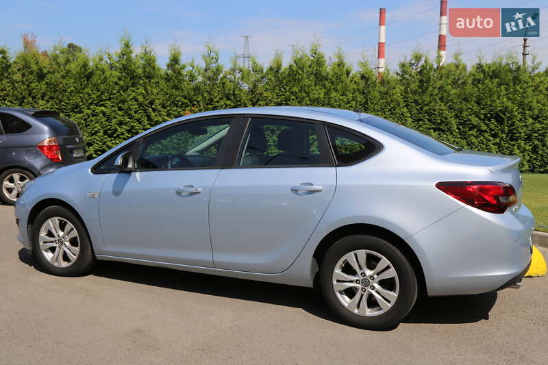 Седан Opel Astra 2017 в Киеве