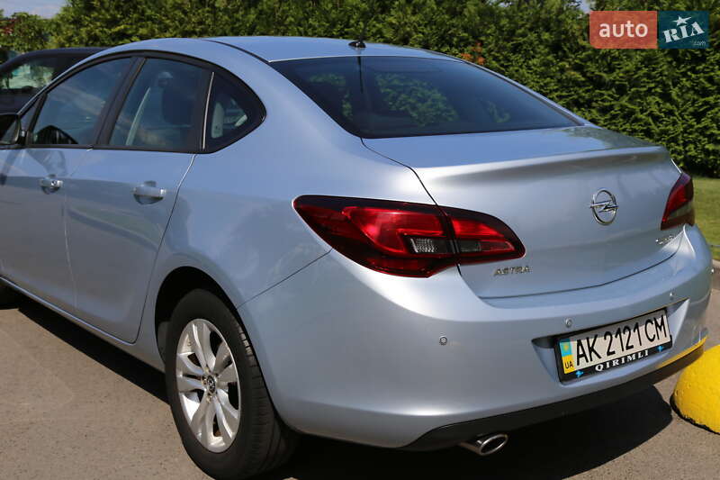 Седан Opel Astra 2017 в Киеве