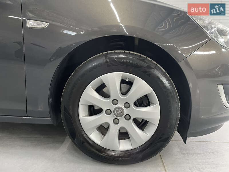 Універсал Opel Astra 2015 в Стрию